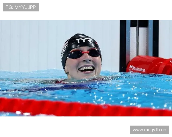 凯蒂·莱德基训练完顺手把泳池水费单撕了