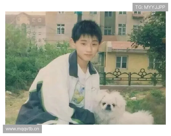 刚看到张继科家里的照片——冠军名号下的衣柜竟然像学生宿舍