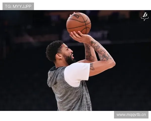 乔·约翰逊无球跑位创造机会效率领先队友明显提升进攻节奏