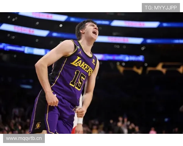 卡斯尔无球跑动效率提升，成魔术外线防守尖兵